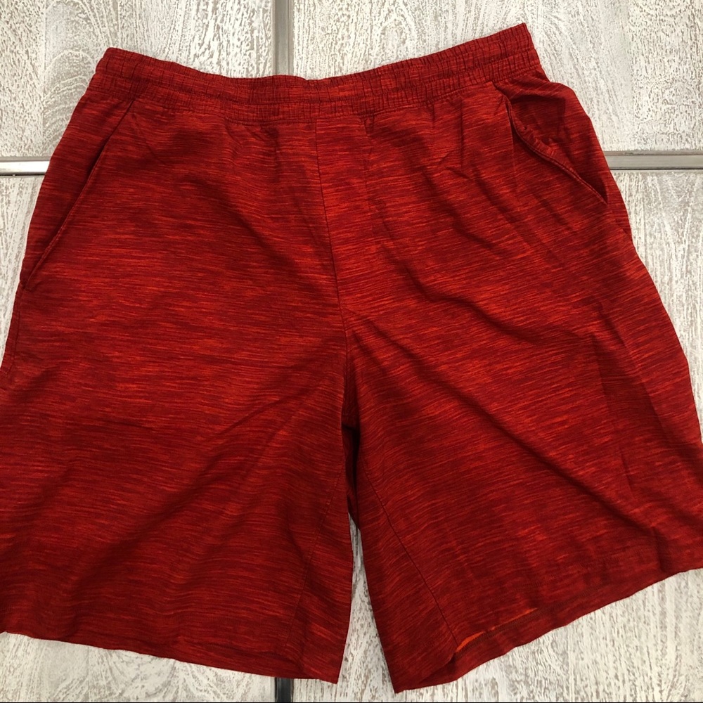 Lululemon men’s pacebreaker 9” short with liner